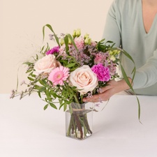 Bouquet de fleurs Bois de rose et son vase offert